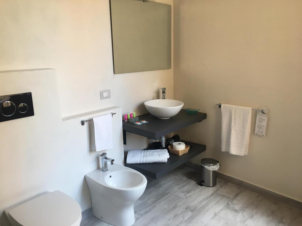 Dimora Conte Bed and Breakfast La Maddalena  Buitenkant foto